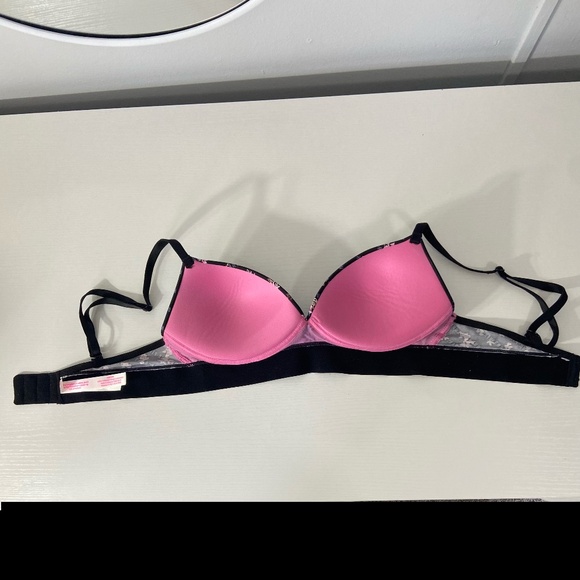 PINK Victoria's Secret Bra - Picture 2 of 5